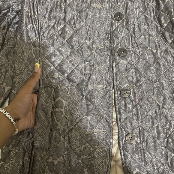 CHICO'S Women's Jacket Coat Taupe Quilted Metallic Python Size 0 or 4/6 - Picture 4 of 8